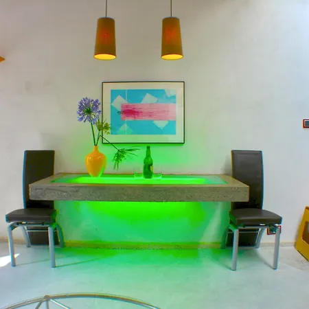 Zentral Club Proton-jacuzzi Apartment